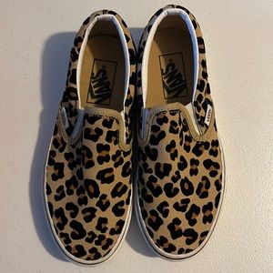 Classic slip on leopard/ true white vans size 6
